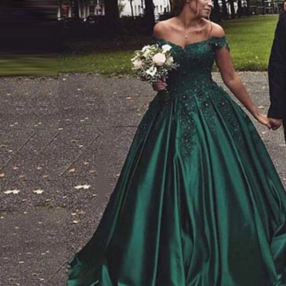 Green Dress - Picture 2 of 2